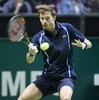 男子テニス、ABNアムロ世界テニストーナメント、シングルス準決勝。リターンを狙うニコラ・マウー（2016年2月13日撮影）。(c)AFP/ANP/Koen Suyk