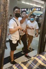 香港の元朗駅で、民主派のデモ隊を脅迫する白いTシャツを着た集団。香港立法会の民主派議員、林卓廷氏の撮影・公開した映像より（2019年7月21日撮影）。(c)AFP PHOTO / Courtesy of lawmaker Lam Cheuk Ting