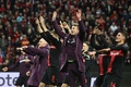 サッカーヨーロッパリーグ、決勝トーナメント1回戦第2戦、バイヤー・レバークーゼン対カラバフFK。勝利を喜ぶバイヤー・レバークーゼンの選手（2024年3月14日撮影）。(c)INA FASSBENDER / AFP