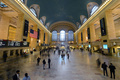 米ニューヨーク（New York）のグランド・セントラル駅（Grand Central Terminal）で1日、駅の開業100周年を祝うイベントが行われた。

100年の節目を祝い、駅舎内の店舗は商品を1913年当時の価格で販売。コーヒーは5セント（約4.6円）、靴磨きは10セント（約9.2円）で提供された。

1913年2月2日に開業した同駅は、70年代には解体の危機にも直面したが、現在は1日当たり約75万人が利用する国内最大規模の交通ハブになっている。ボザール建築の外観を誇る駅舎は、市内ではタイムズスクエア（Times Square）に次ぐ人気観光名所だ（2013年2月1日撮影）。(c)AFP/Emmanuel Dunand