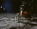 月面上で太陽光を浴びる、アポロ11号（Apollo XI）のエドウィン・オルドリン（Edwin Aldrin）宇宙飛行士（1969年7月20日撮影）。(c)AFP/NASA
