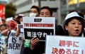 安保法制関連法案に反対し、都内の首相官邸前で抗議集会に参加する人（2015年5月14日撮影）。(c)AFP/Yoshikaあzu TSUNO