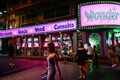 タイの首都バンコクにある大麻の小売店（2023年3月17日撮影）。(c)MANAN VATSYAYANA / AFP