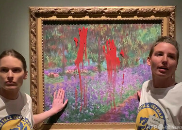 モネ絵画に赤い塗料 環境活動家、スウェーデン美術館で抗議 写真4枚 ...