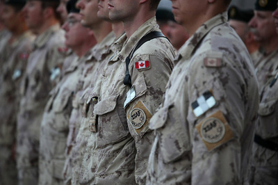 カナダ、テロ警戒水準を引き上げ 車暴走で兵士死亡