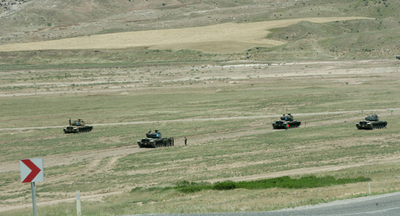 トルコで武装組織による襲撃、バスの乗客13人が死亡