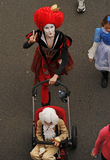 ランニングイベント「City2Surf」、仮装姿の参加者も