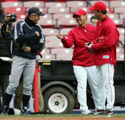 ＜07MLB＞松坂 岡島と共にマリナーズのイチローへ挨拶を行う - 米国