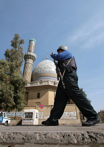 米空軍、首都南東部で空爆開始 - イラク