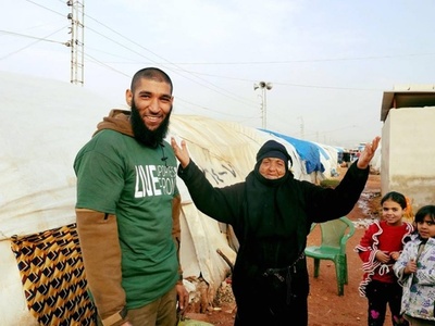 英国籍を剥奪された援助活動家、「銃の写真でISに脅迫された」