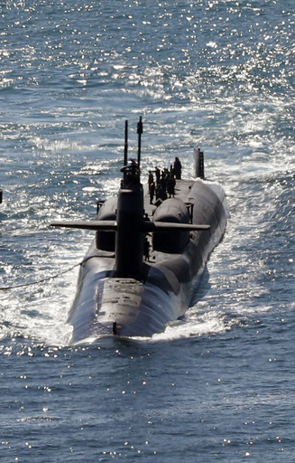 米原子力潜水艦ミシガン、韓国・釜山に入港