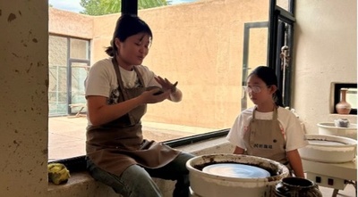 観光客に人気の西夏陶磁器　若者向け商品も続々