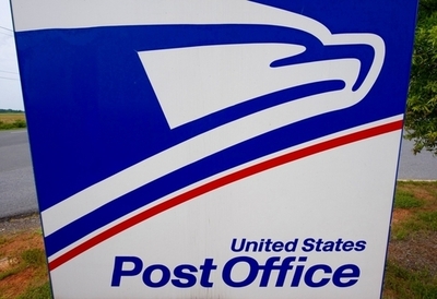 米郵便局で人質取り立てこもり、車いすに爆発物か