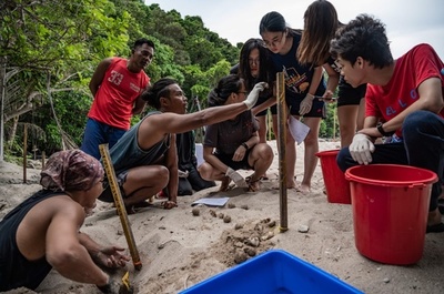 密漁者からレンジャーに、ウミガメ保護への小さな一歩 マレーシア