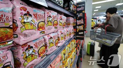 韓国業界で競争拡大「辛いクリームラーメン」…三養・農心・オットゥギ・八道
