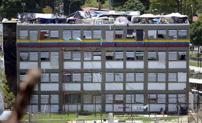 ベネズエラの刑務所で暴動、20人以上死亡