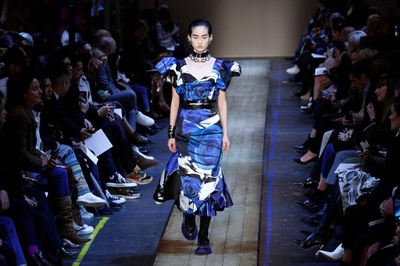 「アレキサンダー・マックイーン」19/20年秋冬