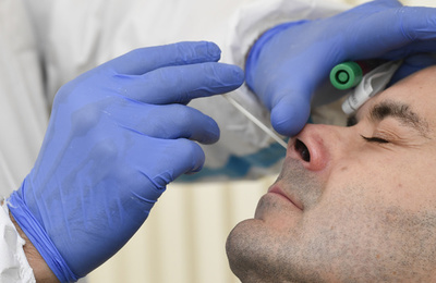 コロナに故意に接触させ発症を観察 英で新研究へ、世界初か