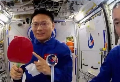 宇宙ステーションから「卓球を使わない卓球」を中国全国の青少年に披露