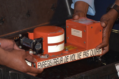 墜落前に「けたたましい」警報、エアアジア機の音声記録で判明