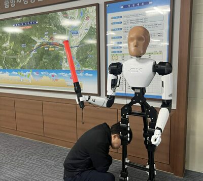 韓国・工事現場への導入が進む「ロボット信号員」