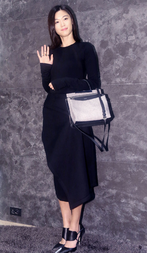 チョン・ジヒョン、ロッテ百貨店でのイベントに登場 ソウル