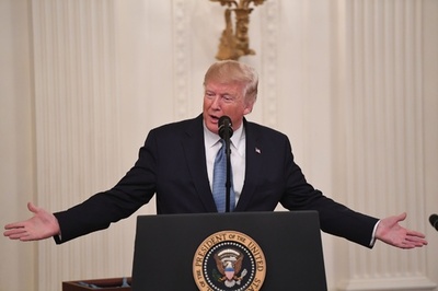 米下院、トランプ氏弾劾へ本格始動 初の決議案可決