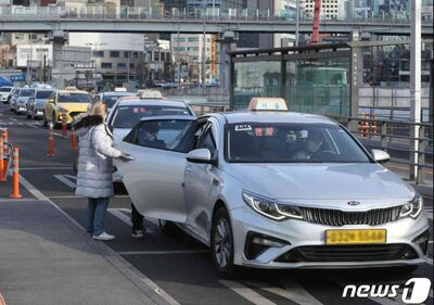 忘年会シーズン、深夜タクシーが捕まらない…韓国で始まった年末の「帰宅戦争」