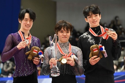 宇野が逆転で連覇、三浦/木原組はペア優勝 NHK杯