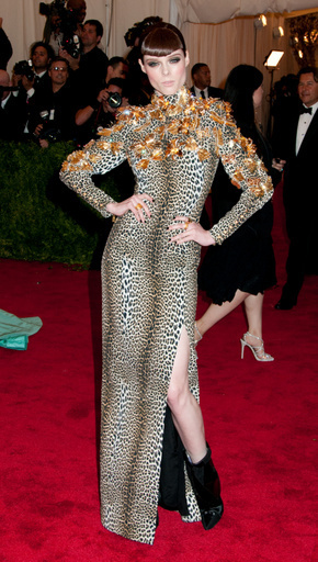 ココ・ロシャ、コンピューター関連誌で連載をスタート