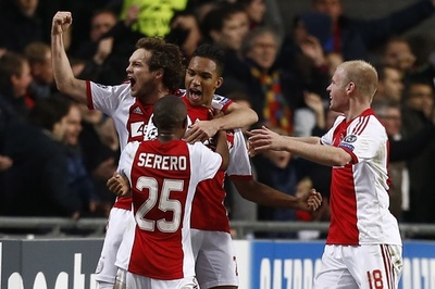 FCバルセロナ、アヤックスに敗れ今季初黒星 欧州CL