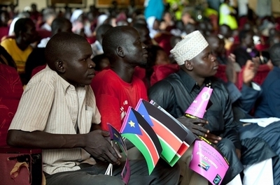 南スーダン独立1周年、現実の厳しさに薄れる高揚感