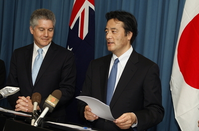 捕鯨問題で岡田外相、｢豪政府の提訴言及は残念｣