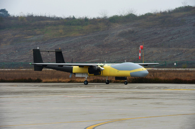 世界初の大型多目的三発無人プロペラ機の初飛行成功、中国