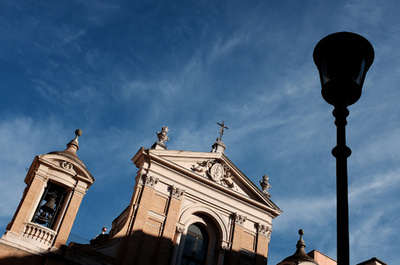 元マフィアと疑われる人物の追悼ミサ計画、教会内で対立 伊