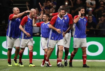フランスのW杯制覇から20年、優勝戦士がボルト氏らと対戦
