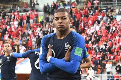 フランスがペルー下し決勝T進出、エムバペがW杯仏最年少ゴール