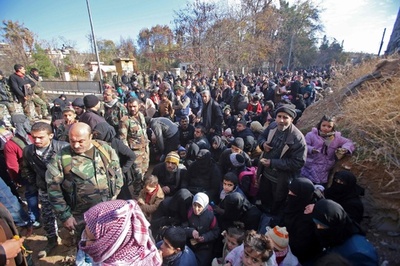 シリア政府軍、アレッポで戦闘停止 住民避難へ