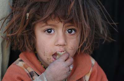 パキスタン地震、死者215人に 被災者を襲う厳しい寒さ