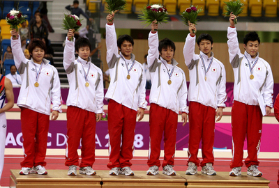 男子団体は日本、個人総合は山室が優勝