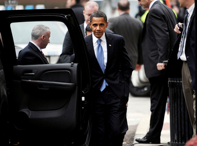 オバマ氏、「軽はずみな」冗談でレーガン元大統領夫人に謝罪