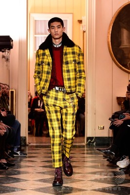 ヴェルサーチ 流ブリティッシュスタイル 18 19年秋冬メンズ 写真57枚 ファッション ニュースならmode Press Powered By Afpbb News