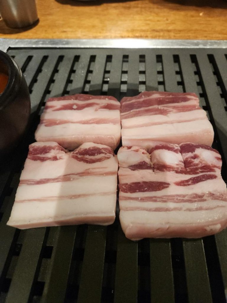 投稿されたサムギョプサルの写真＝オンラインコミュニティのキャプチャー(c)MONEYTODAY