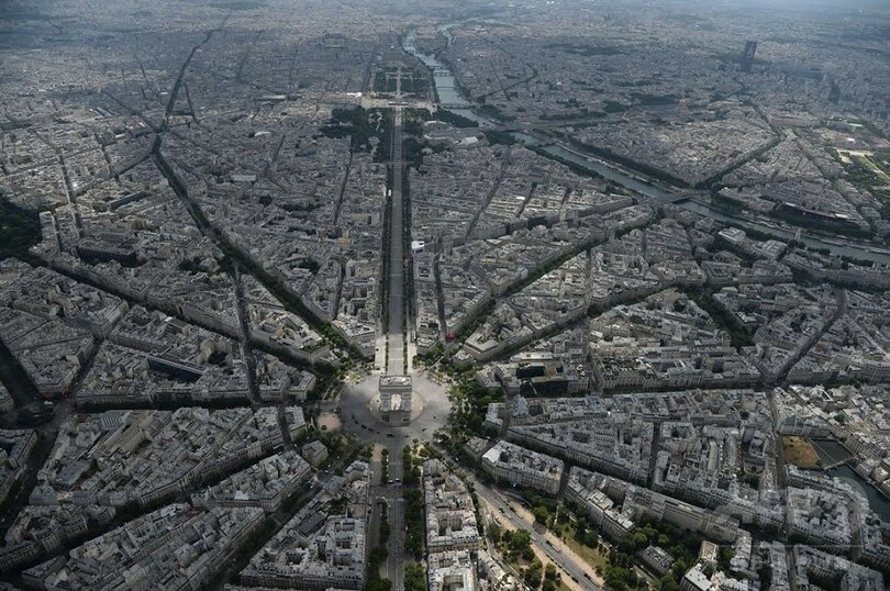 【AFP記者コラム】パリ上空から見たフランス革命記念日