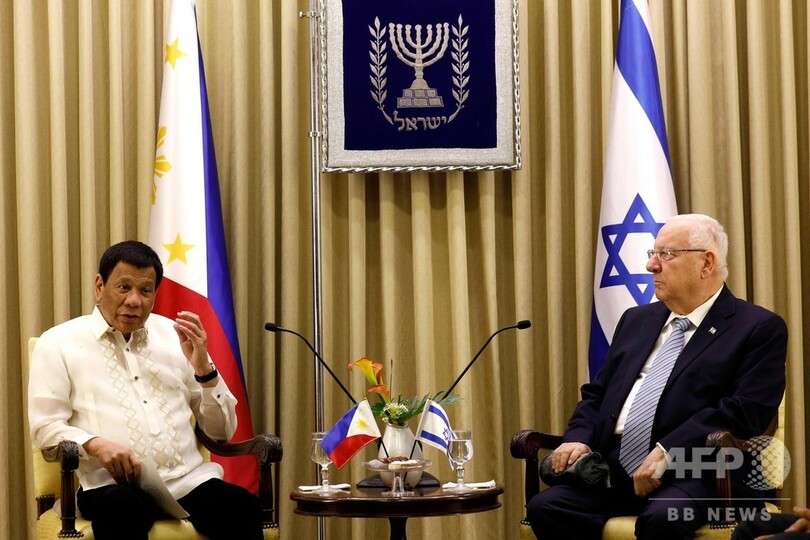 「ヒトラー発言」の比大統領、イスラエル大統領から講釈受ける