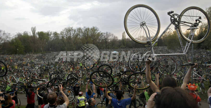 壮観！ブダペストで環境に優しい「自転車デモ」