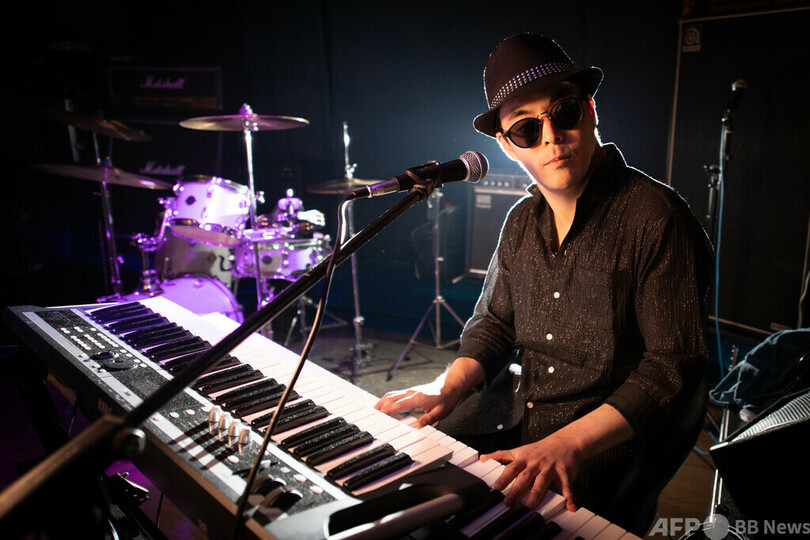 ウクライナの視覚障害者に日本からエールを 全盲のロックピアニスト