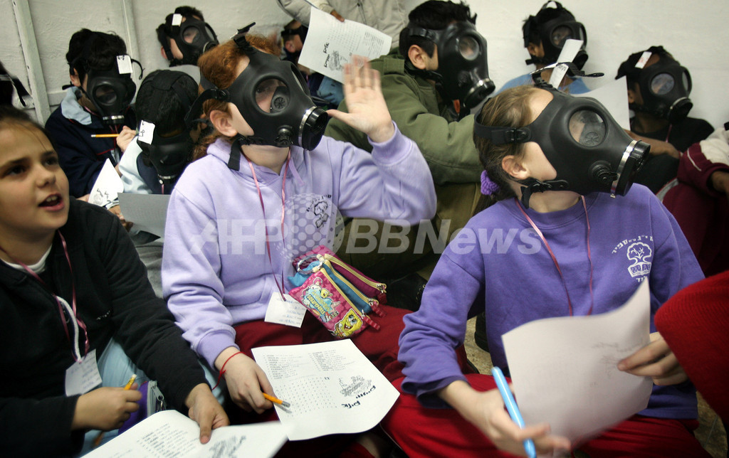 イスラエル軍 市民にガスマスクの試験配布を開始 写真4枚 国際ニュース Afpbb News