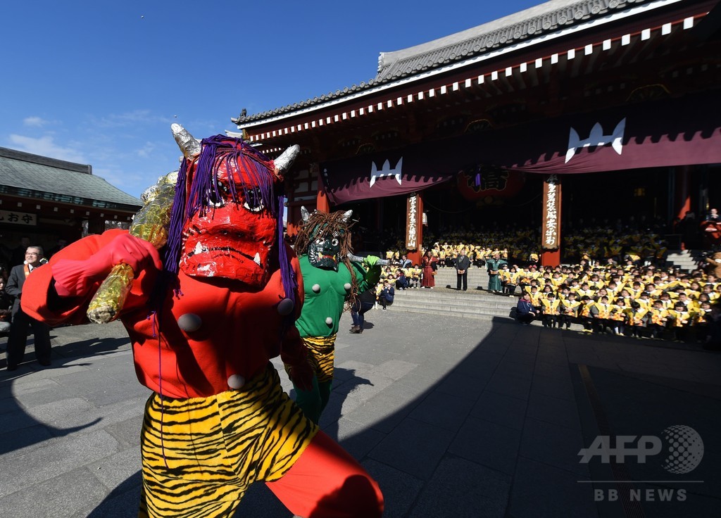 東京・浅草寺で節分の豆まき、園児350人も参加 写真4枚 国際ニュース：AFPBB News