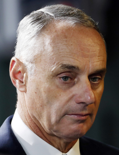 WSトロフィーを「金属の塊」呼ばわり、MLBトップが発言謝罪